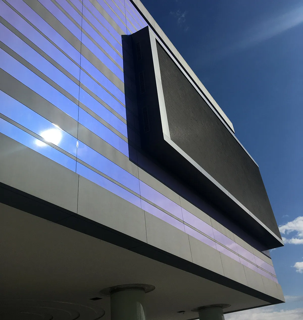 LED display on the facade of Vega Mall