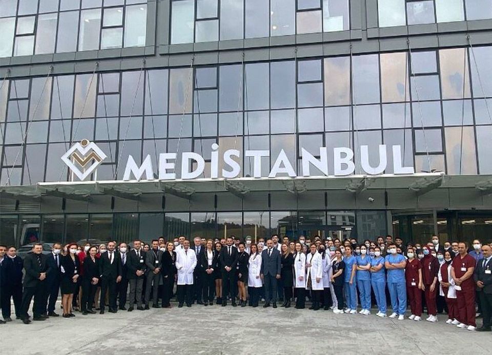 Medistanbul Hospital team in front of the building